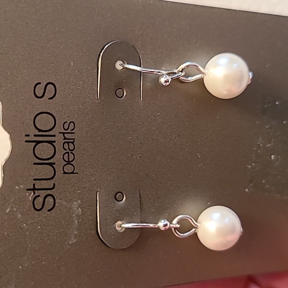 STUDIO S "PEARLS" FASHION JEWELRY NECKLACE AND MATCHING EARRINGS - Picture 3 of 8